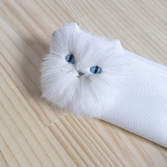【送料無料】歯ブラシ入れにもペンケースにも まっ白猫のスリムケース (Pinpignon チンチラ猫モチーフ) 1枚目の画像
