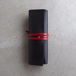 [眼鏡盒 maki] urushi 黑色黑線 KAKURA 牛皮手工縫製繩子纏繞名稱雕刻可能 第1張的照片