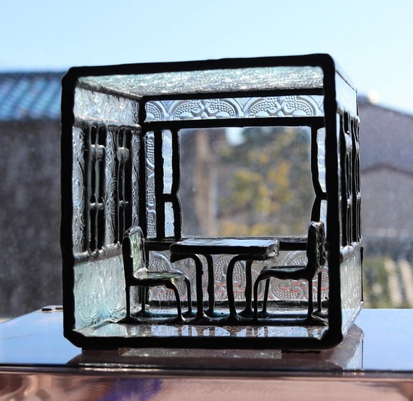クリアー系のパターンガラスで作ったステンドグラスの小部屋 1枚目の画像