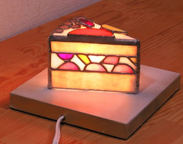 ステンドグラスのショートケーキ型ランプ スタンドライト・テーブル 