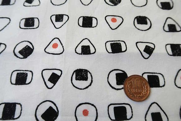 大きめランチマット（おにぎり柄）/ Large Lunch mat (ONIGIRI) 1枚目の画像