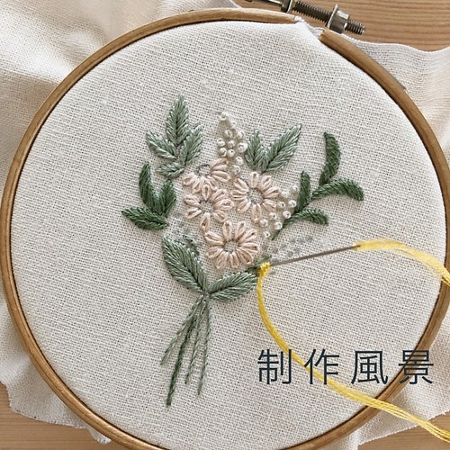 刺繍図案と糸セット 野に咲く花のブーケ 糸 ミシン糸 Marguerite 通販 Creema クリーマ ハンドメイド 手作り クラフト作品の販売サイト