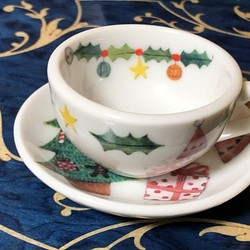 ミニチュア食器　クリスマスパーティーのカップ＆ソーサー 1枚目の画像