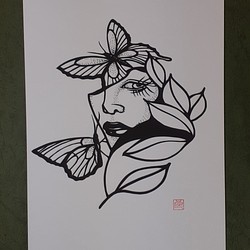 切り絵アート　美女と蝶々の乱舞 1枚目の画像