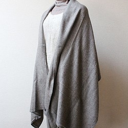 手織羊絨披肩灰色米色× 第1張的照片