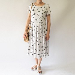 [M]阿米甚人式簡單連衣裙◇短袖（天鵝花紋）*面料略薄* 第1張的照片