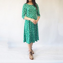 [S]阿米甚人式簡單連衣裙◇四分之三的袖子（植物圖案，綠色）*薄面料* 第1張的照片