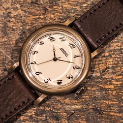 レトロ感とシンプルさ兼ね備えた大き目の腕時計(Morris Large/受注生産品) 1枚目の画像