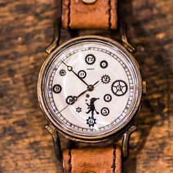 歯車とピエロの影絵の腕時計(Pivo Large/在庫品) 1枚目の画像
