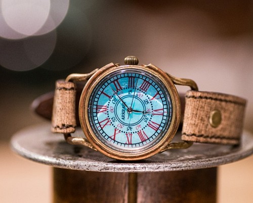 真鍮で作った手作り時計です青サビの色で海の青を表現した手作りの腕時計(Patrice Ocean・受注品)