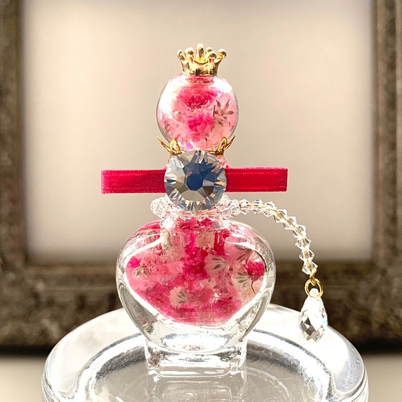 かすみ草とスワロフスキーの香水瓶の置物☆ミックスピンク 1枚目の画像