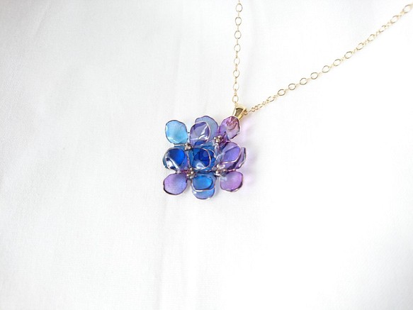 紫陽花のネックレス 「濃藤」 1枚目の画像