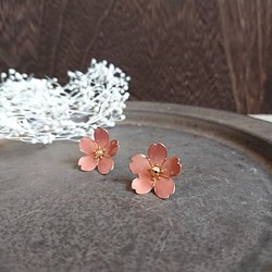金桜のピアス イヤリング・ノンホール変更可 1枚目の画像