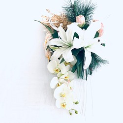 『早割お正月2021』豪華なカサブランカと胡蝶蘭と薔薇のお正月しめ飾り 1枚目の画像