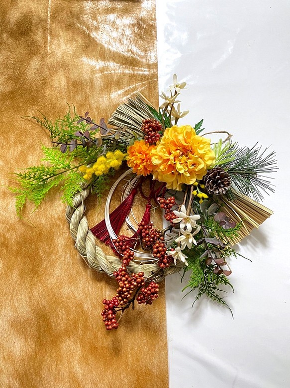 手作りキット＊お正月美人なオレンジダリアとマム、水引きで祝う新年のしめ縄飾り 1枚目の画像