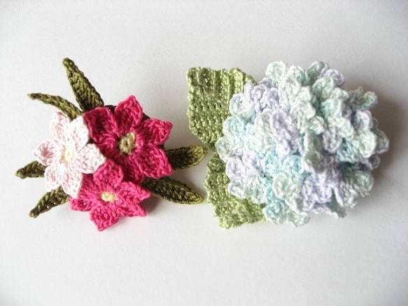 レース編み　小花と紫陽花コサージュ　2個セット 1枚目の画像