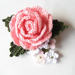レース編み　薔薇とかすみ草のコサージュ 1枚目の画像