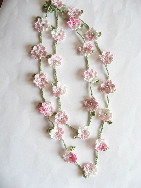 レース編み　ネックレス　桜がいっぱい 1枚目の画像