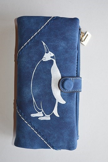 ペンギン財布、ブルー、手帳型財布、収納力抜群のお財布！ 1枚目の画像