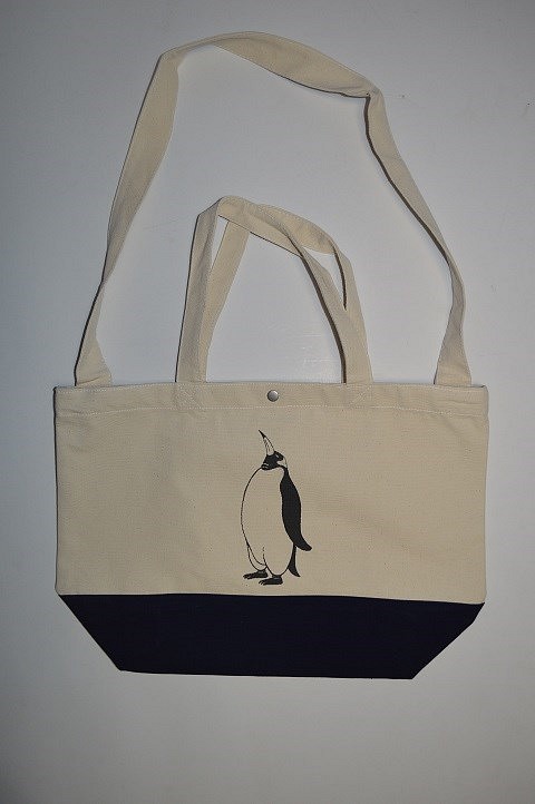 ペンギン　キャンバス スイッチング トートバッグ ！ナチュラルｘネイビー 1枚目の画像
