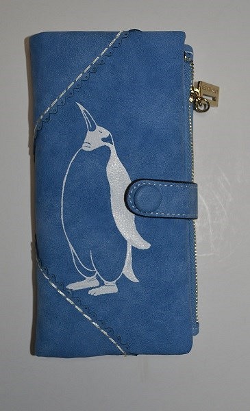 ペンギン財布、水色、手帳型財布、収納力抜群のお財布！ 1枚目の画像