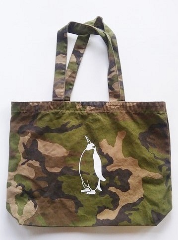 ペンギン　キャンバストートバッグ、迷彩柄 1枚目の画像