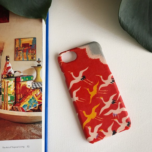 【KIMONO】赤に鶴・アンティーク着物のiPhoneケース 1枚目の画像