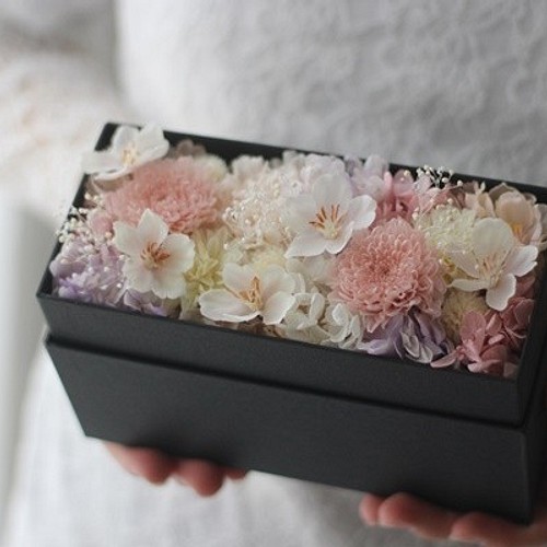 花の贈り物 桜色のフラワーボックス Sakura フラワー リース Uko 通販 Creema クリーマ ハンドメイド 手作り クラフト作品の販売サイト