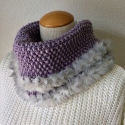 ファーとかのこ編みのスヌード ネックウォーマー ウールの手編み ラベンダー色 1枚目の画像