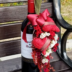 オーストラリアン・ワイルドフラワーのボトルコサージュ（赤・バレンタイン） 1枚目の画像