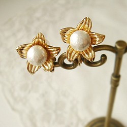 純棉珍珠花朵耳釘 第1張的照片