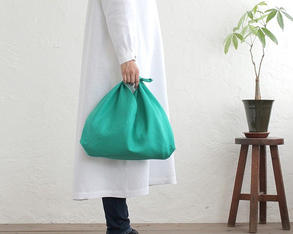 alin Azuma 包 M 50cm 籃子包，帶亞麻 Azuma 包扣（孔雀綠）。 第1張的照片