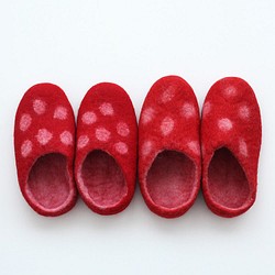暖和的“羊毛氈房鞋圓點圖案”免費禮物（紅色） 第1張的照片