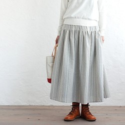 《数量限定》 手織りコットン 草木染め ストライプティアードスカート（生成り/ブルー） 1枚目の画像