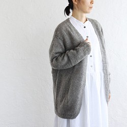 柔軟的手工編織馬海毛風格針織羊毛混紡外罩開衫（灰色） 第1張的照片