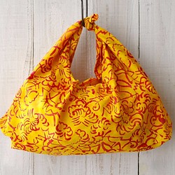 インドネシアバティックのあづま袋M バッグinバッグ、かごバッグに。 花＊イエロー 1枚目の画像