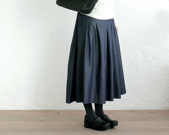 コットンデニム プリーツスカート ウエストすっきり ゆったりサイズ ミモレ丈 1枚目の画像