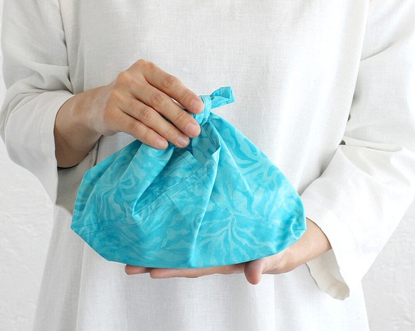 alinのあづま袋 S お弁当包み バティックあずま袋 マチ付き （珊瑚/ブルー） 1枚目の画像