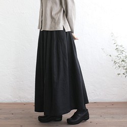 亞麻褶裙乾淨外觀長款（黑色）SK02。 第1張的照片