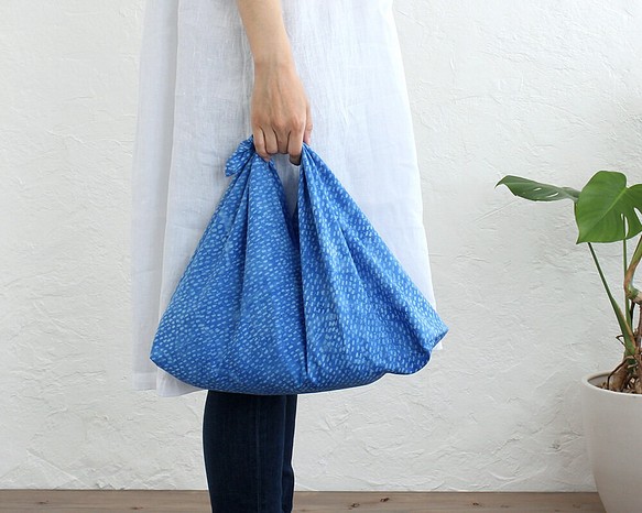 alin&#39;s Azuma袋M 50厘米籃子袋，配蠟染Azuma袋扣（雨條紋/藍色） 第1張的照片