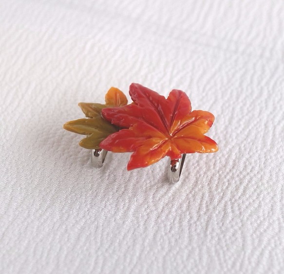 秋の帯留《 もみぢ　紅×萌葱 》 1枚目の画像