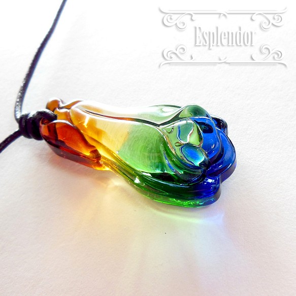 Beautiful Colors glass】 ガラスの花の蕾 本革紐ネックレス