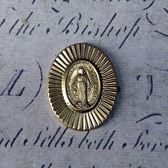 BEHOLD− メダイ 真鍮製 マリア 1個 キリスト教 アメリカ製 パーツ チャーム ヴィンテージ風 S141 1枚目の画像