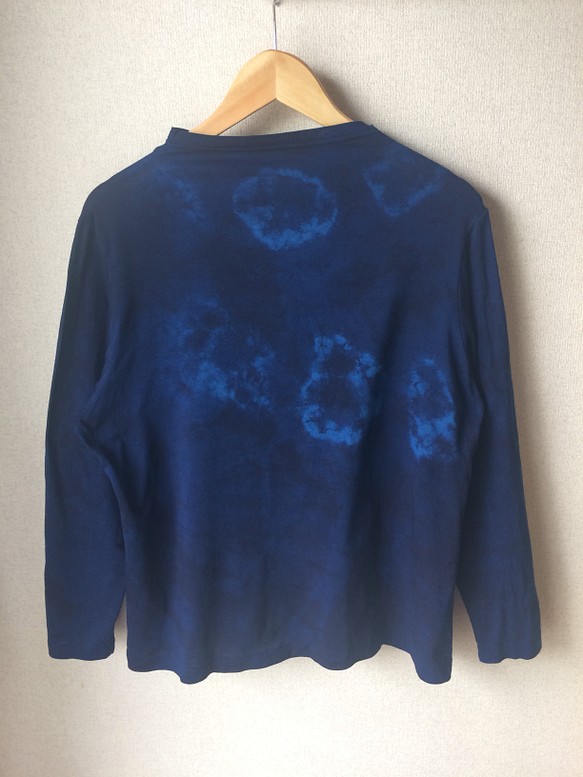 天然藍染 オフネックTシャツ長袖女性用F 1枚目の画像
