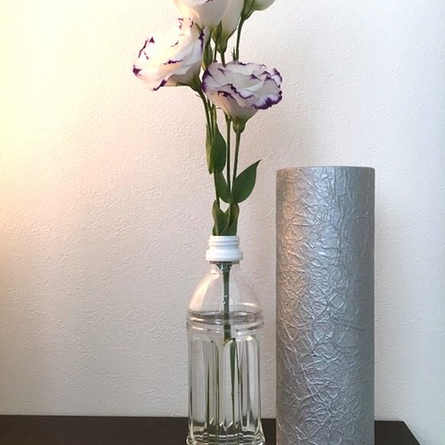 花瓶 ペットボトルを美しく見せる花瓶 しわ加工有 一輪挿し 花瓶 花器 掛軸屋 通販 Creema クリーマ ハンドメイド 手作り クラフト作品の販売サイト