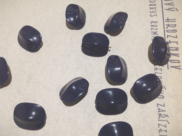 Vintage germany lucite navy beads ヴィンテージ ビーズ 1枚目の画像