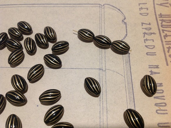 Vintage revival black twist oval beads ブラック ビーズ 1枚目の画像