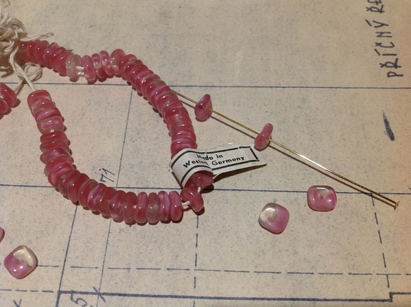 Vintage germnay pink givre spacer beads ヴィンテージ ビーズ 1枚目の画像