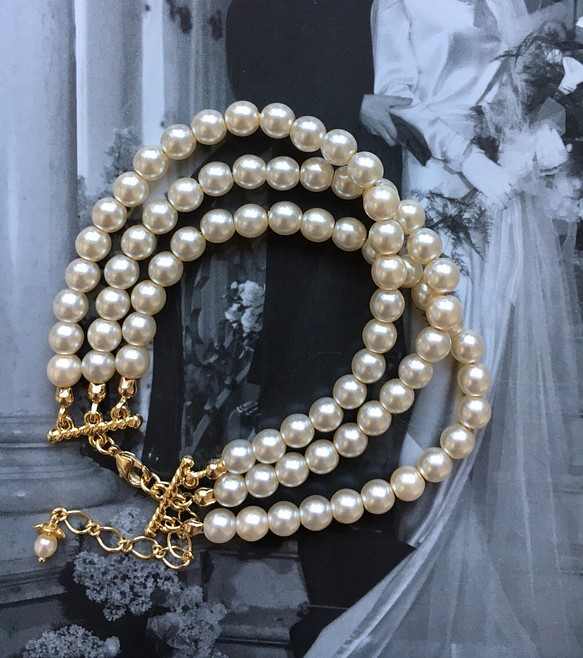 珍珠三重女王手鍊絲質珍珠優雅，正式 第1張的照片
