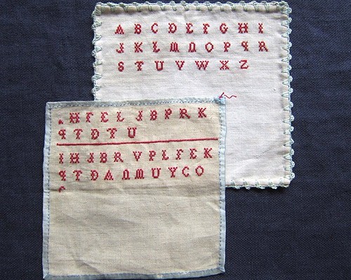 フランスアンティーク刺繍サンプラー2枚アルファベット その他素材